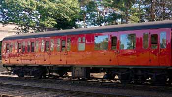 outside view third class composite Mk1 coach E43041.