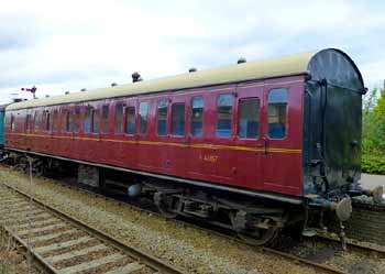 BR Mk1 Brake Second (BS) non-corridor carriage E43157 maroon livery.