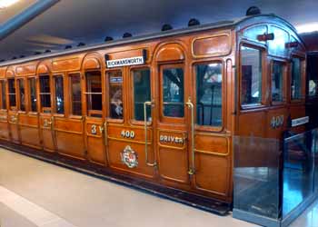 Bogie coach carriage No.400 London Transport Museum