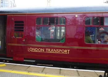 side view central door locking class 438 slam door train.