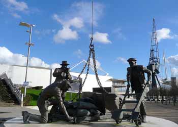 London dock worker sculpture Landed.