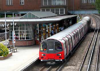 Jubilee line uses 1996 tube stock trains.