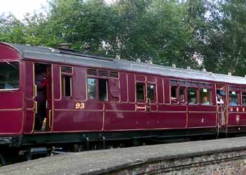 GWR Railmotor side view of the end with traction unit.