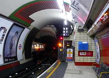 Bakerloo line crossover track Piccadilly Circus station platform