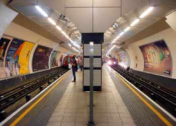 Central Line platforms at Shepherds Bush.