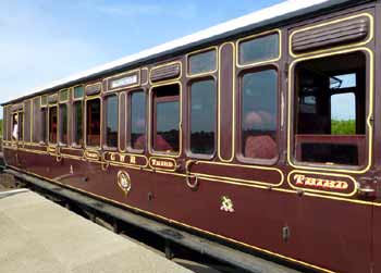outside view of Preserved GWR 1920/21 Churchward City Stock passenger carriage at Didcot Railway Centre.