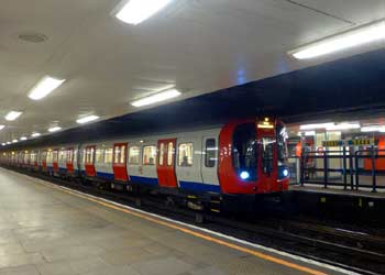 cross-platform interchange at Mile End.