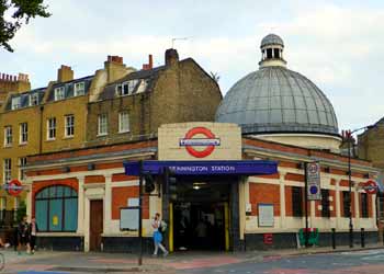 Kennington station building.