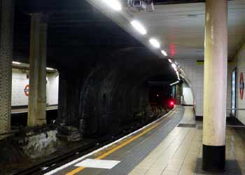 Eastbound single track tunnel Mansion House station.