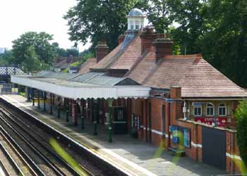 Barkingside railway station