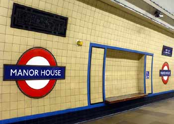 Manor House station platform.