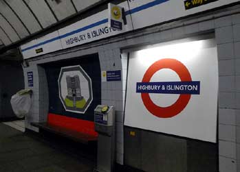 motif Victoria line.