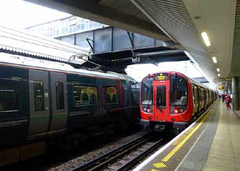 Circle line GWR Class 387 trains Paddington Met station.