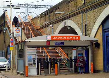 Leytonstone High Road station ticket sales area.