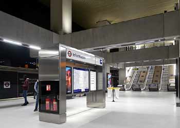 Jubilee line London Bridge station platform access circulating area.