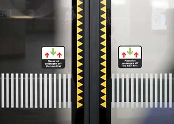 Please let passengers off the train message.