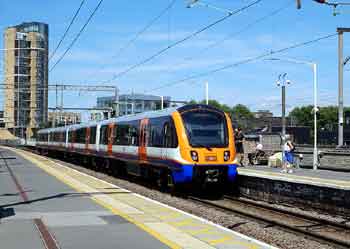 Class 710 London Overground Train at London Fields.