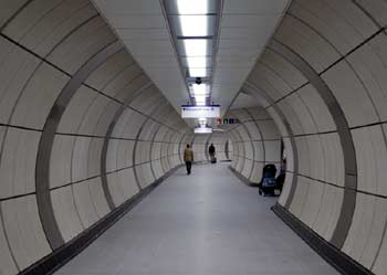 Elizabeth line interchange passage Bond Street.