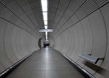 Elizabeth line interchange passage Liverpool St - Moorgate.
