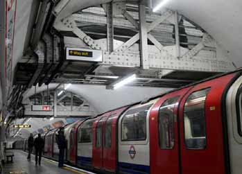 Holland Park railway station platform with walkway above it.