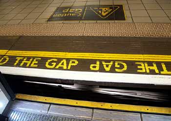 gap between train and platform at Monument Underground station