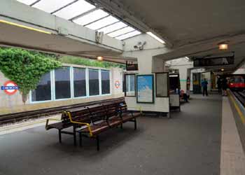 Oakwood station Art Deco platform.