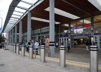 Ealing Broadway station building