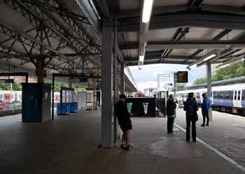 Ealing Broadway platforms with trainsg