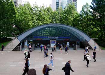 circulating area outside Canary Wharf main station entrance.